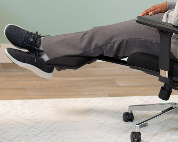vari comfortflex office chair has a foot rest that can slide out from under the chair for maximum comfort and support
