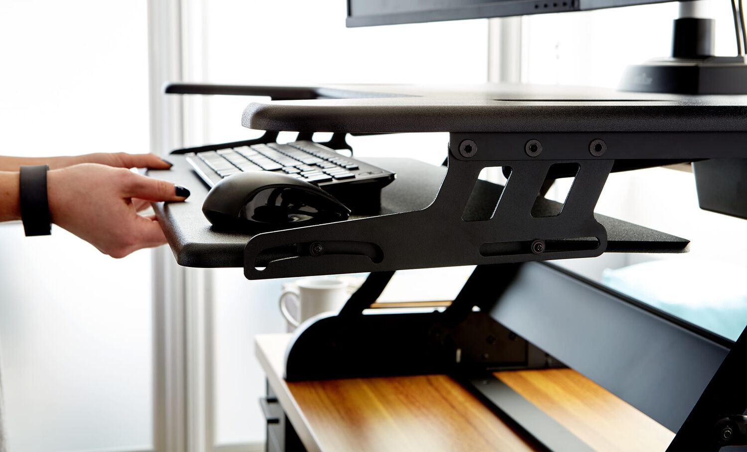 VariDesk Cube Plus 40 in standing position