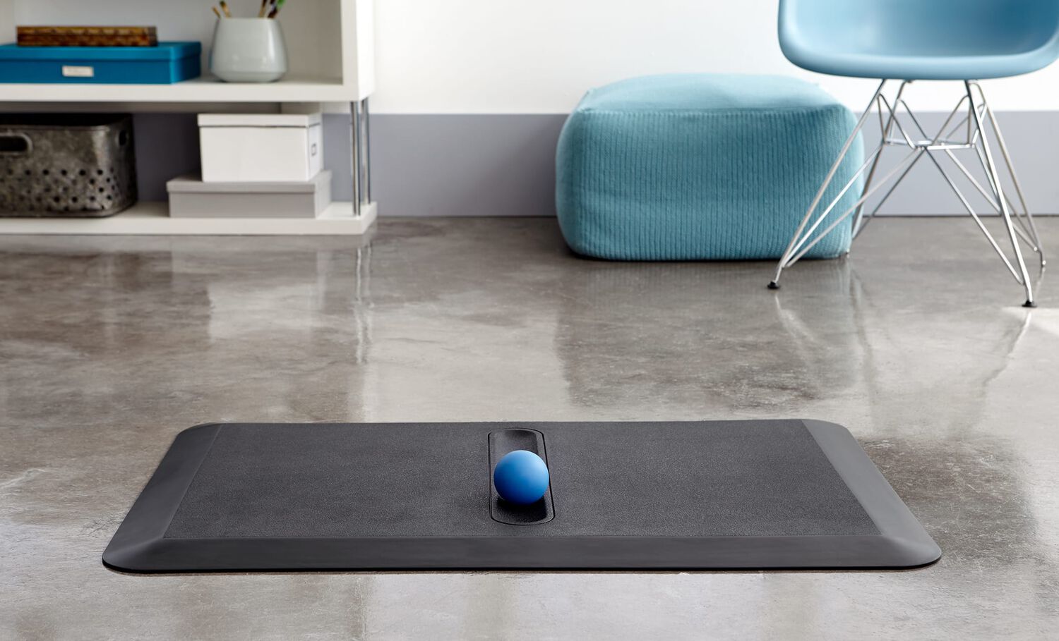 Vari activemat groove with roller ball on office floor