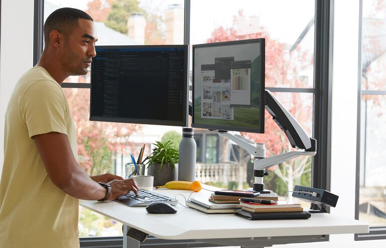 individual working on desk with vari power hub