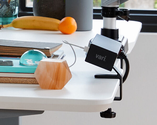 vari power hub side view on desk.