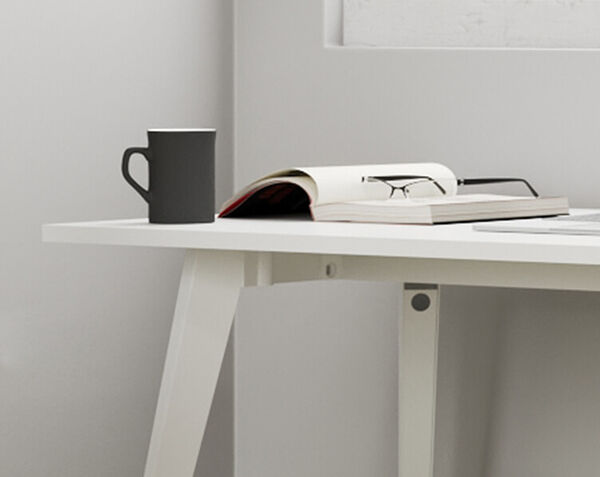 closeup of corner of essential desk 48 by 24 4 leg