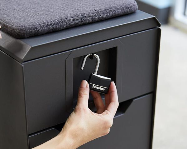 Unlocked Vari locker seat