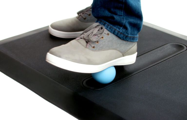 Individual using vari active mat groove