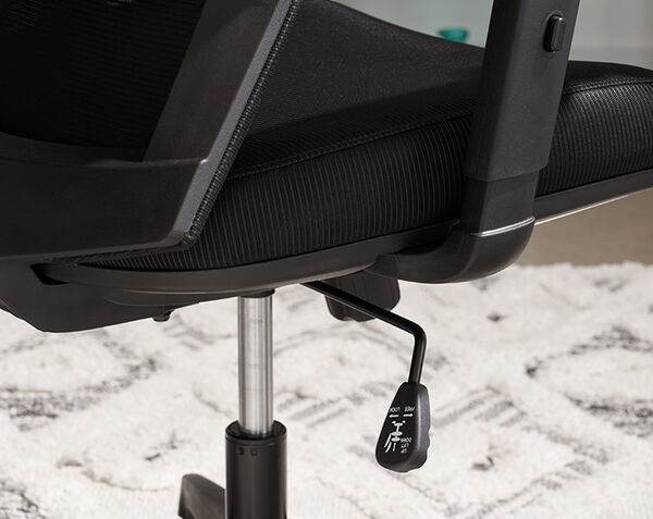closeup of vari essential task chair seat