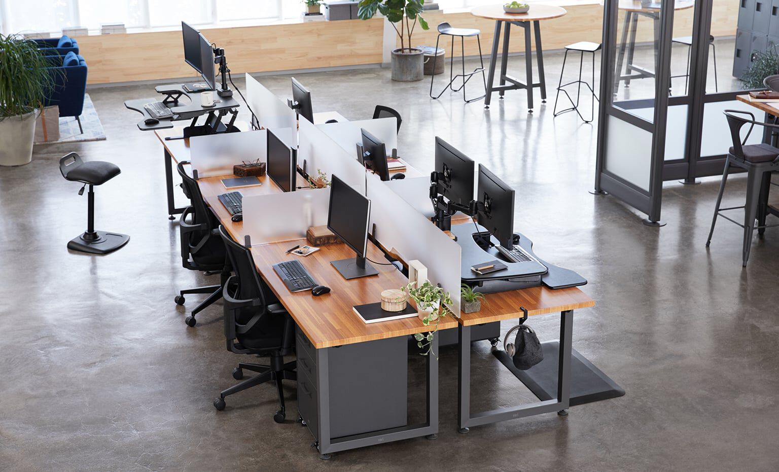 vari office furniture in a higher education campus setting