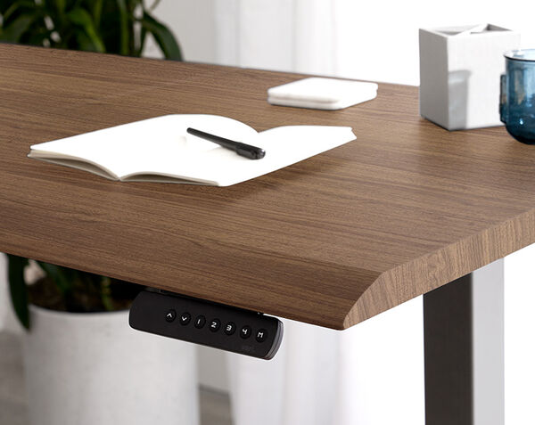 closeup of the 60x60 l shape desk with notepad on top