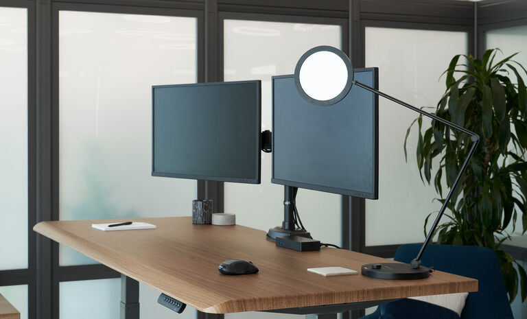 Vari Studio Lamp setup on a comfortedge desktop