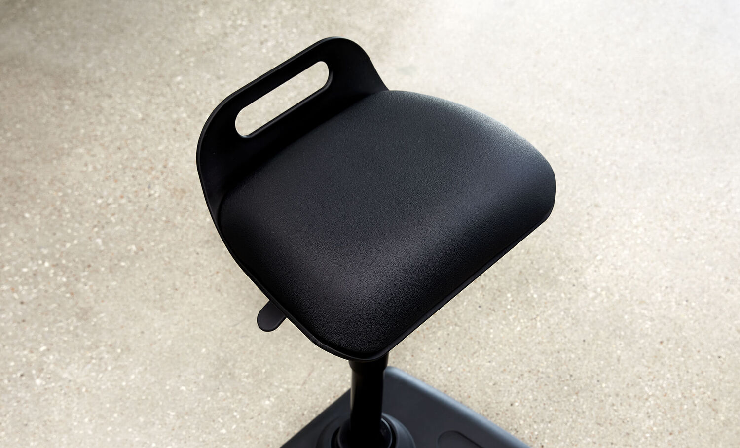  Vari Active Seat – Silla de escritorio ajustable – Taburete  ergonómico de escritorio de oficina con rango dinámico de movimiento –  Fomenta una buena postura – Taburetes portátiles y totalmente : Productos  de Oficina