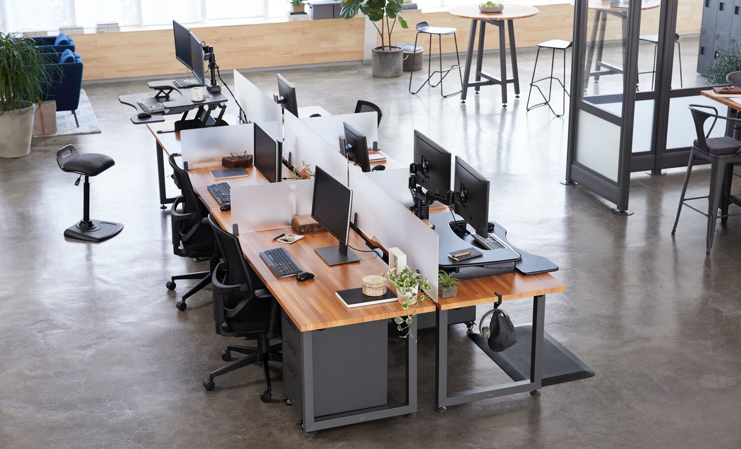 vari office furniture in a higher education campus setting