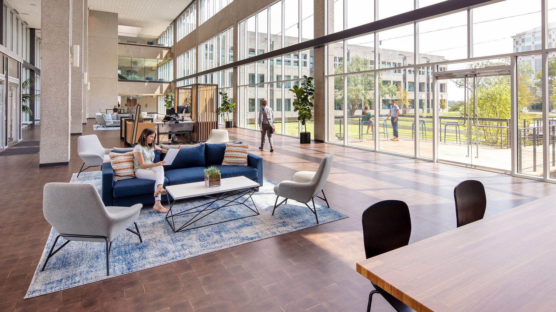 lobby area of varispace las colinas