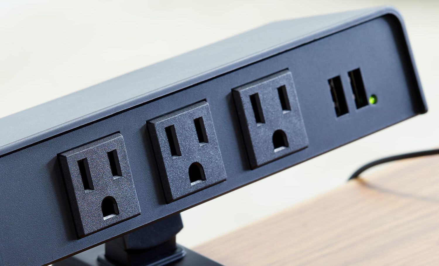 vari power hub close up of outlets