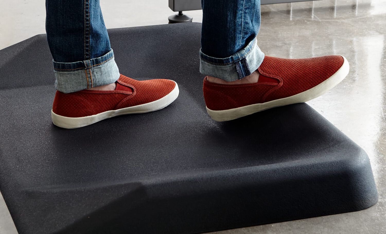 Individual standing on Vari active mat
