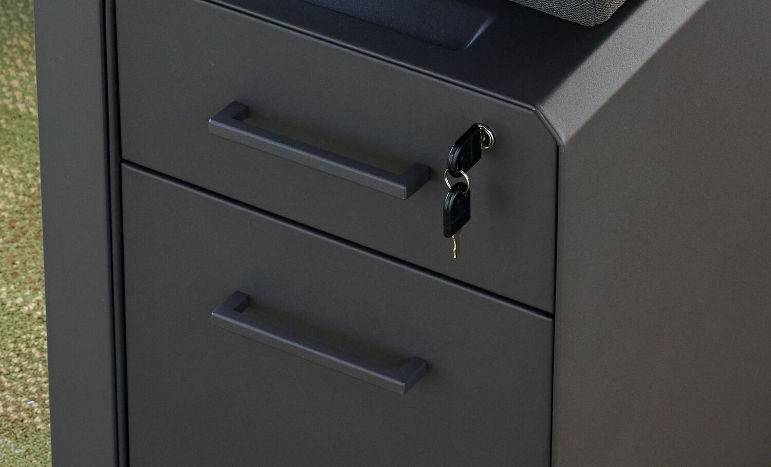 vari slim storage seat with key