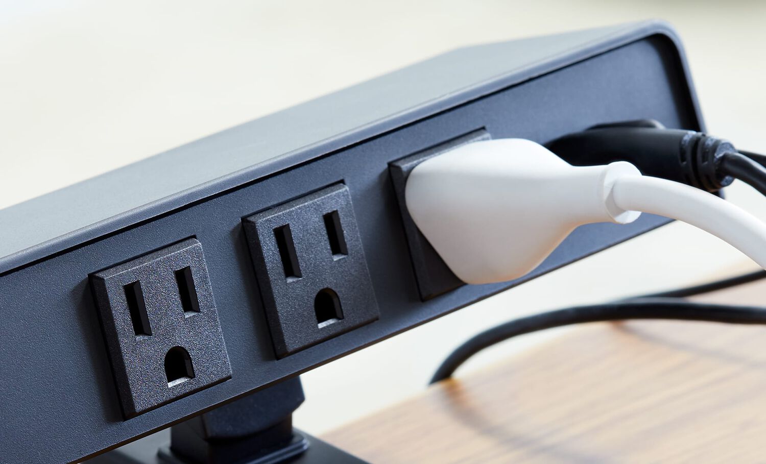 vari power hub with plugs