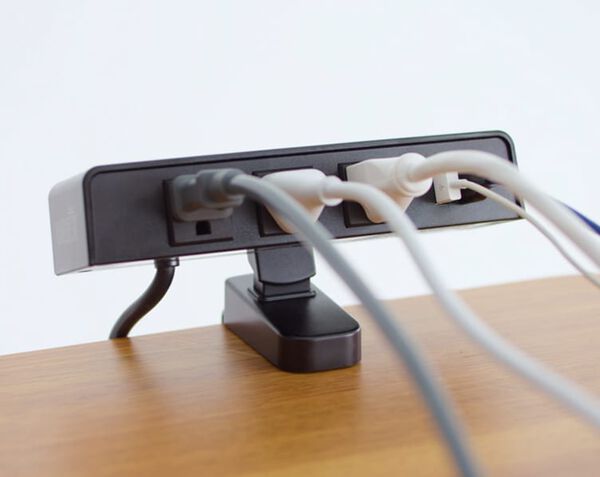 power hub front view with 3 AC outlets and 2 USB-A port.