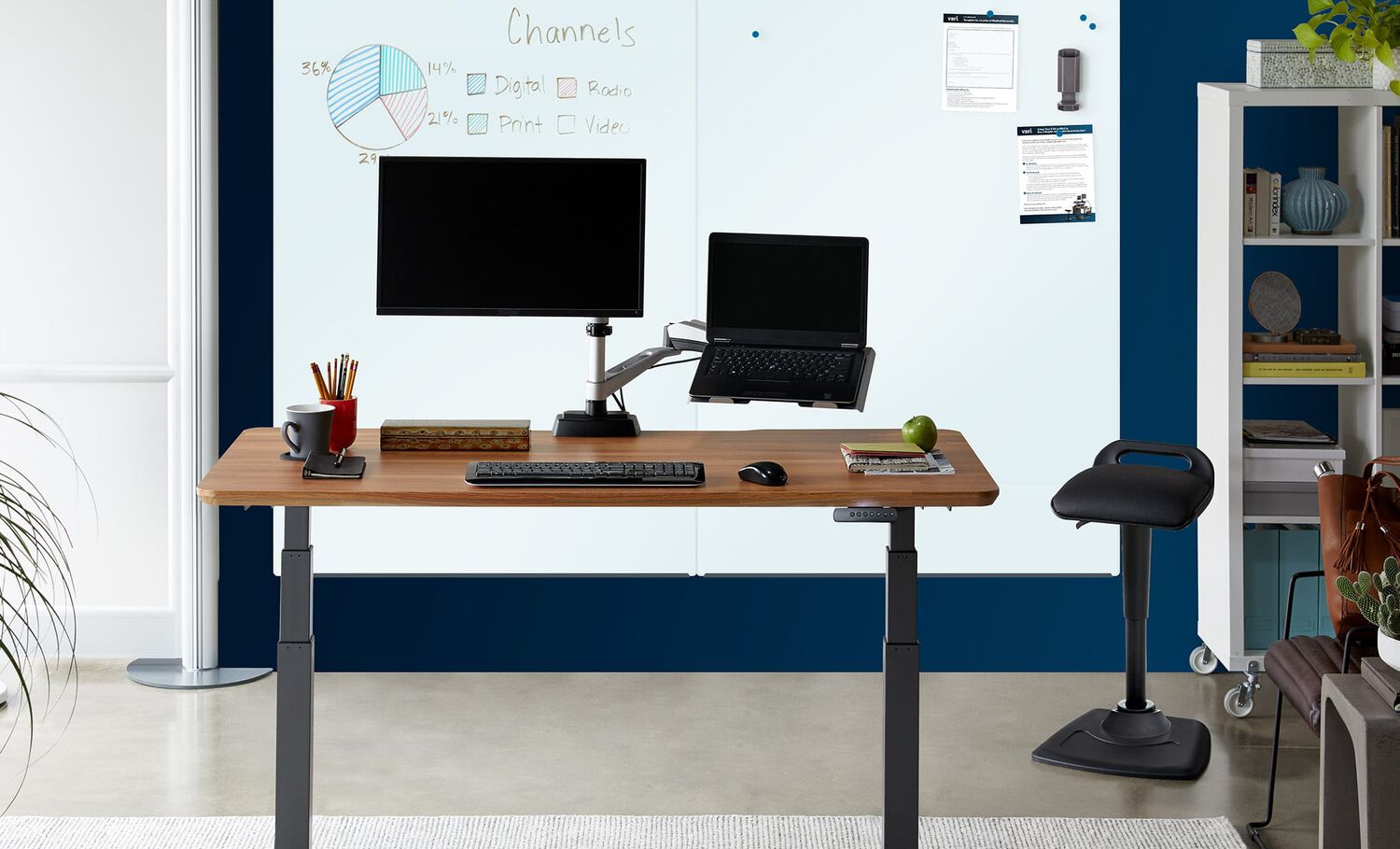 VARIDESK - Whiteboard - floor-standing - 39.96 in x 60.04 in - tempered glass - magnetic - double-sided - mobile - slate frame