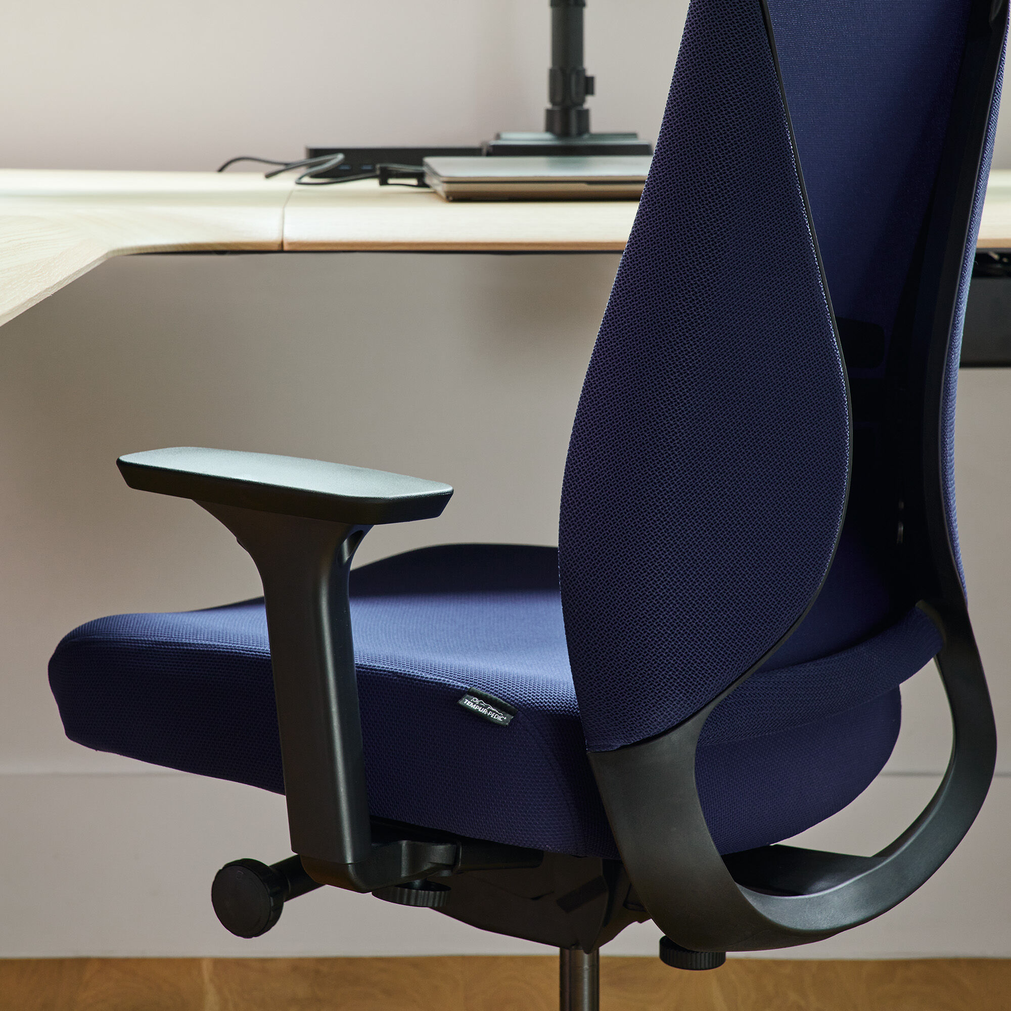 Vari Tempur-Pedic Chair - Thumbnail 2