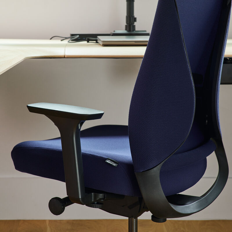 closeup of deep blue temper-pedic chair image number null
