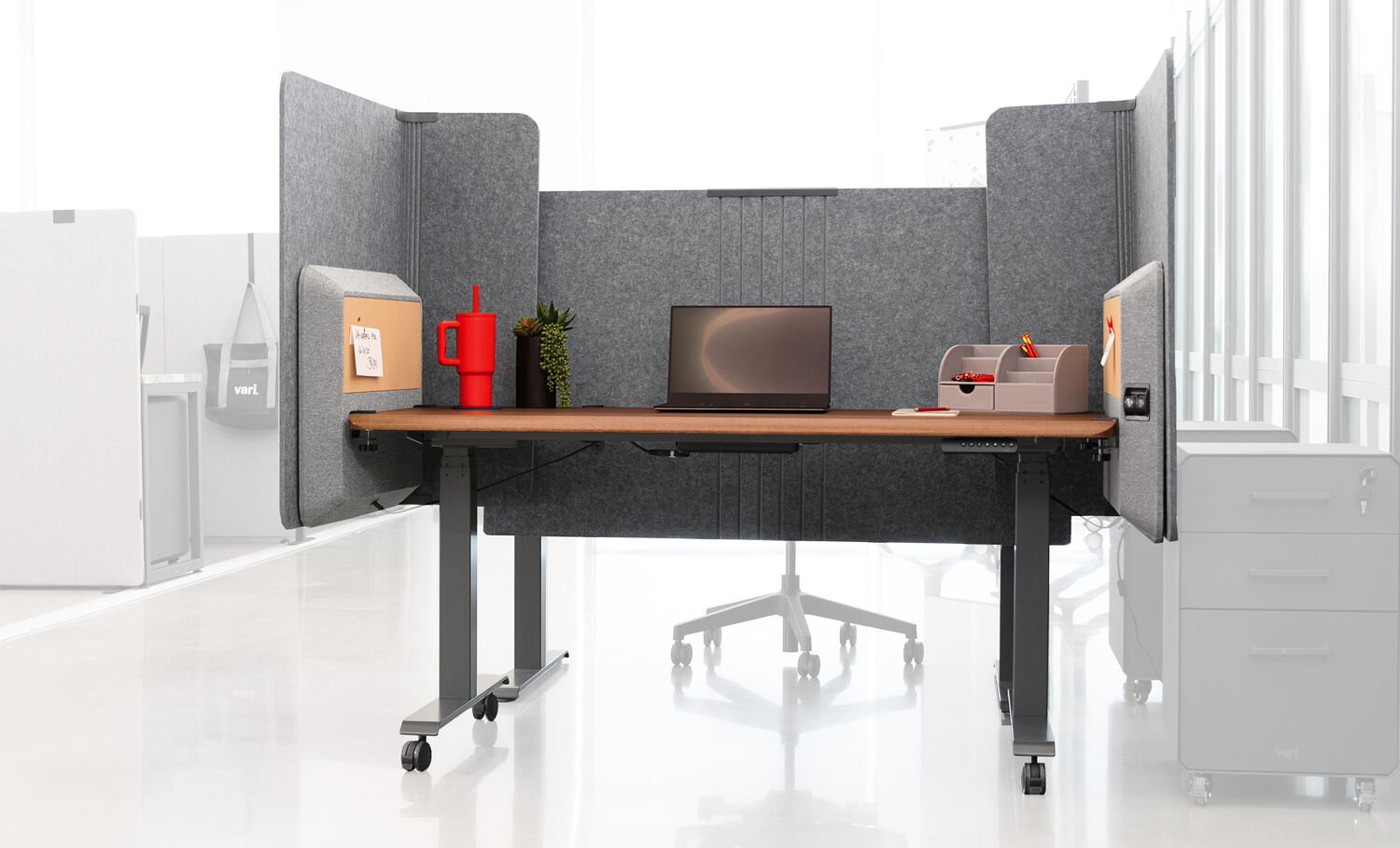 standing desk with the varifocus electric raised on both sides