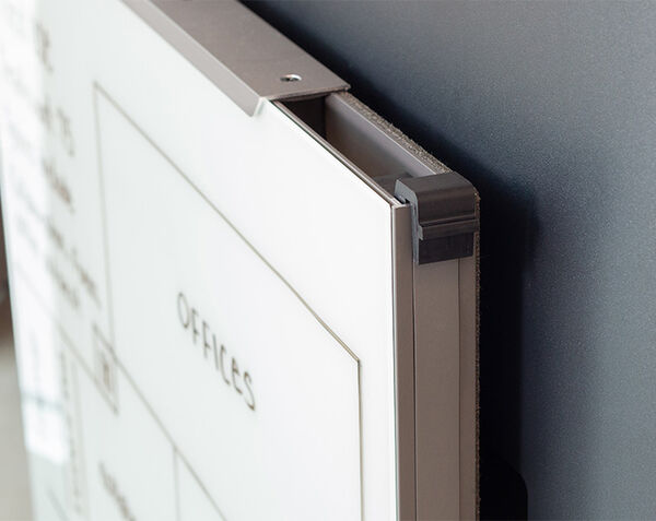 vari mobile media station marker board closeup